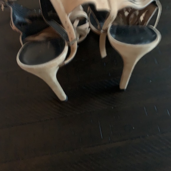 Gucci | Authentic Tan Fringe Ankle Strap Heels Size 38.5 - Picture 4 of 9